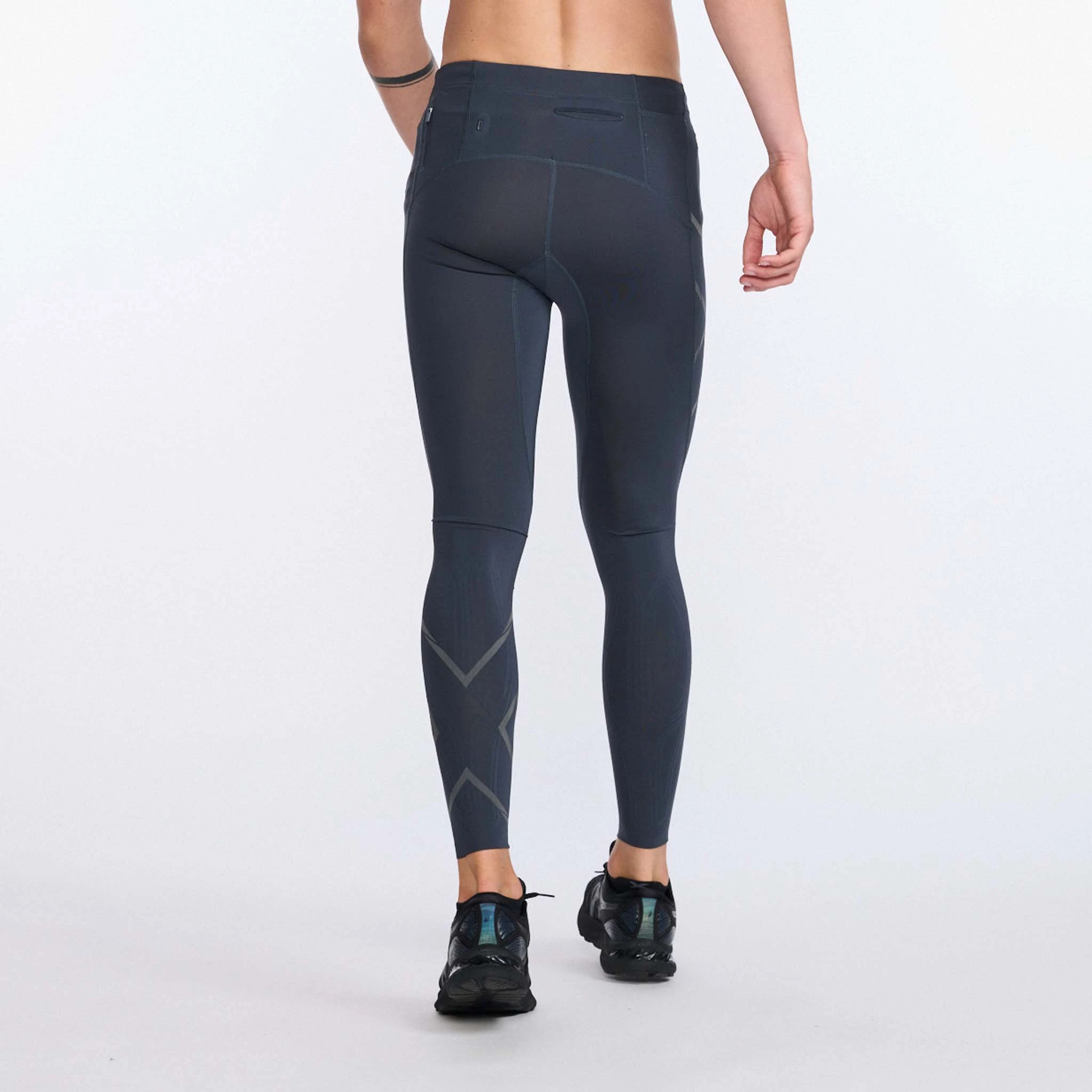 2XU | Men's Light Speed Compression Tight - India Ink - Image 2